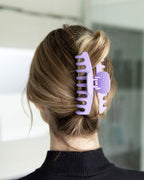 Hair clip claw, hair clip curly hair, hair clip claw styles, hair clip big, claw clip big, claw clip for thick hair, claw clip for braids, claw clip for thick curly hair, claw clip hairstyles, claw clip messy bun, claw clip medium hair, hair claw clip, y2k claw clip