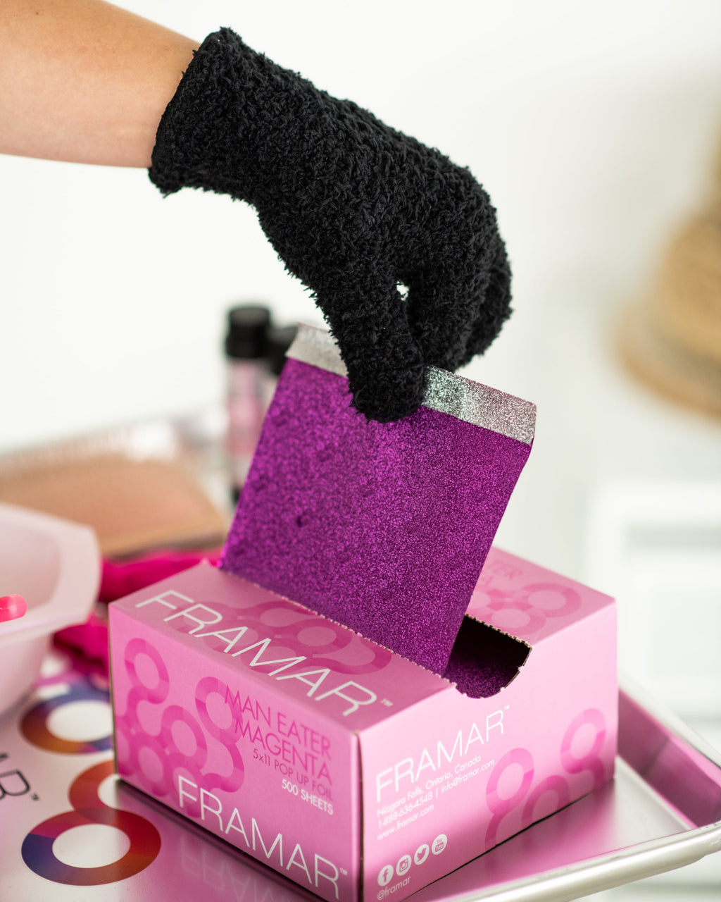 Blending gloves, fluffy gloves, foil pull, coloring glove, microfibre glove, blender glove, framar blending gloves, bleach blender gloves